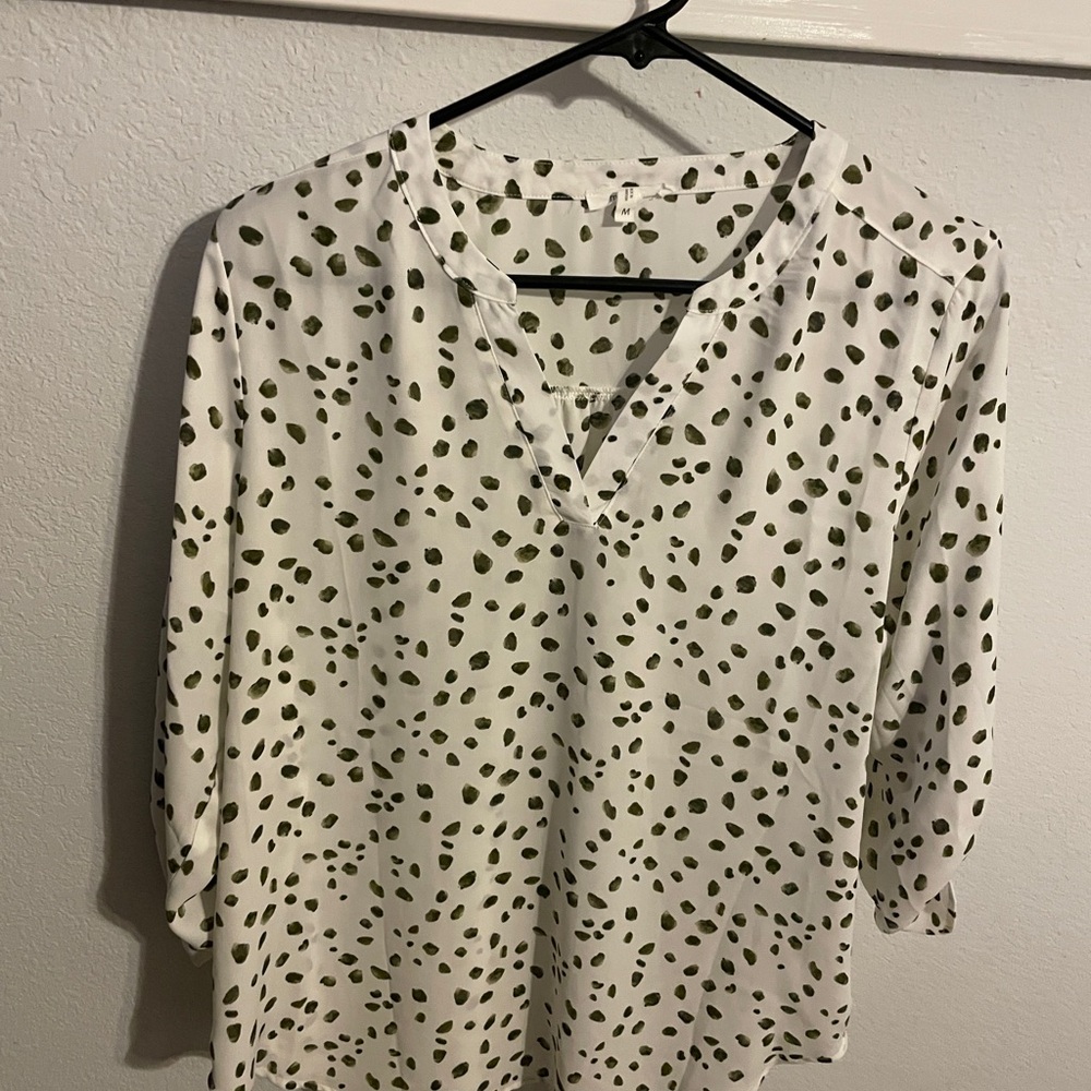 Mauri White and Green Patterned Blouse